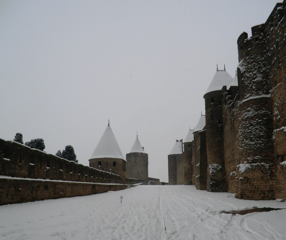 Carcassonne Confinement snow between the walls in La Cite
